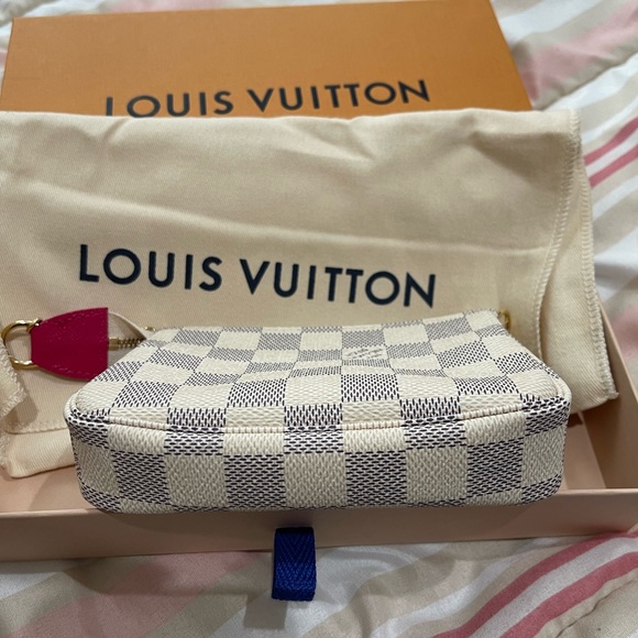 Limited Vivienne in Hollywood - Picture 11 of 16